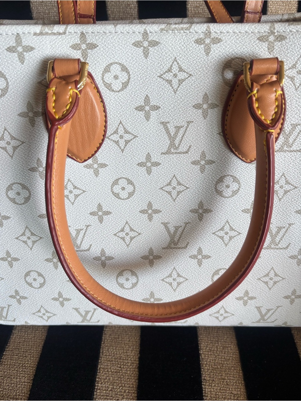 on the go quality White Monogram top handle , tote - Picture 11 of 16